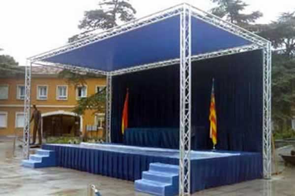Escenario cubierto para actos