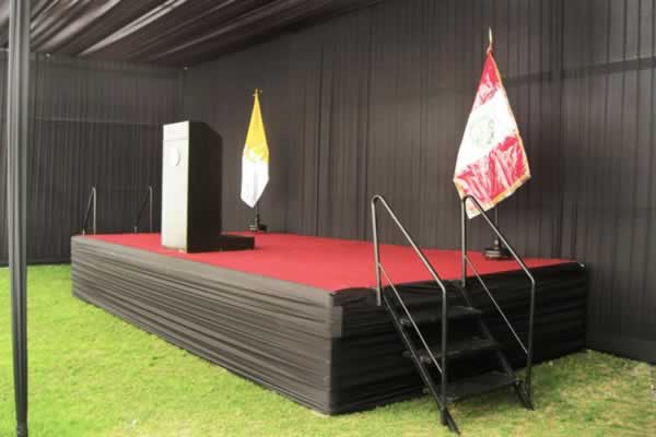 Escenario-plataforma para actos