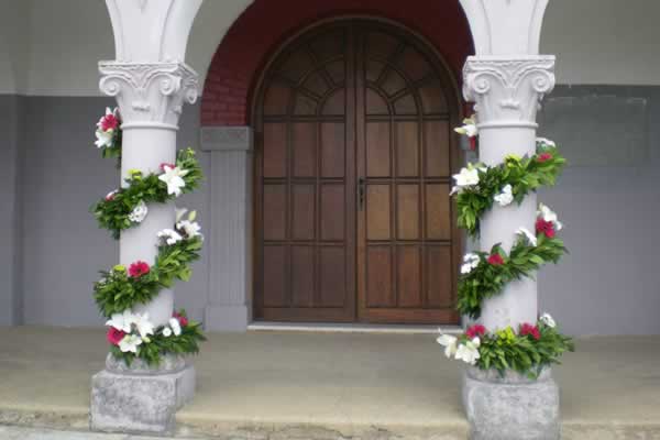 Guirnalda con flores para columna